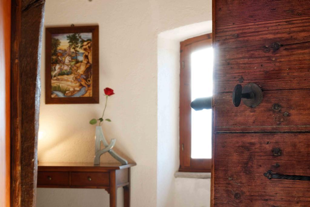 Relais Borgo Lizori Country House Campello sul Clitunno Exteriör bild