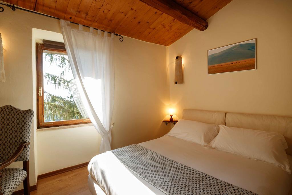 Relais Borgo Lizori Country House Campello sul Clitunno Exteriör bild