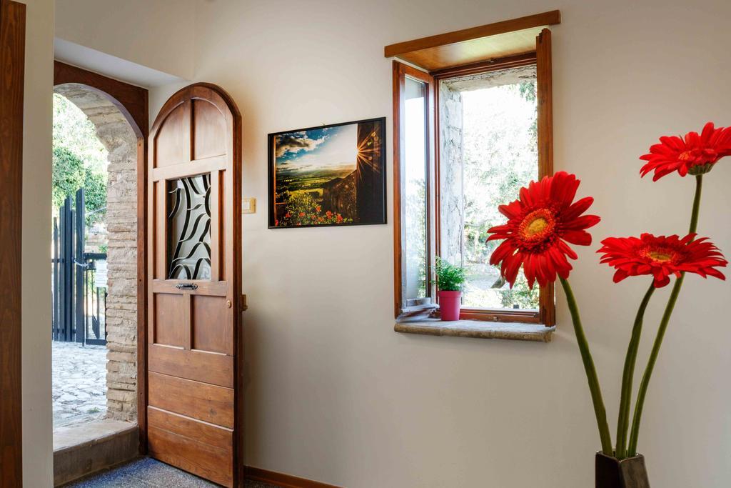 Relais Borgo Lizori Country House Campello sul Clitunno Exteriör bild
