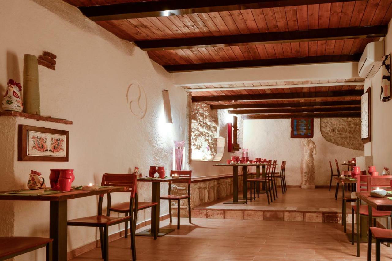 Relais Borgo Lizori Country House Campello sul Clitunno Exteriör bild